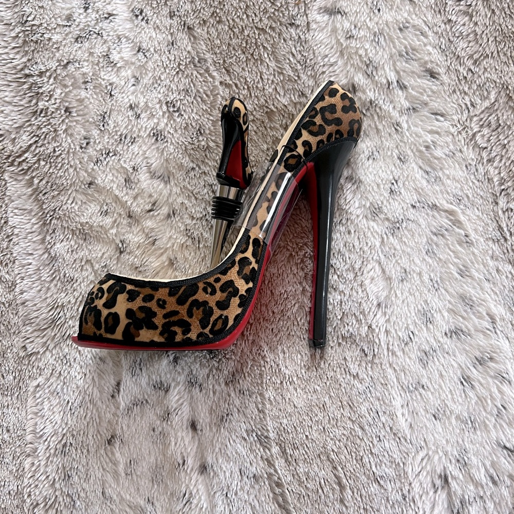 Christian Louboutin Inspired Wine Holder and Bottle Topper